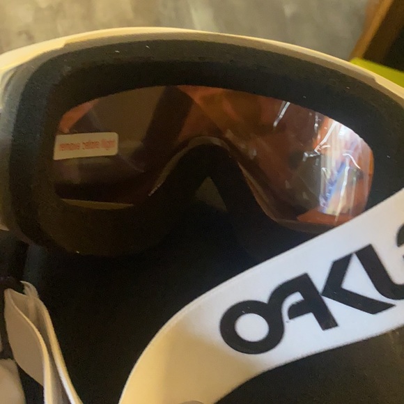 Oakley Goggles - Picture 2 of 6